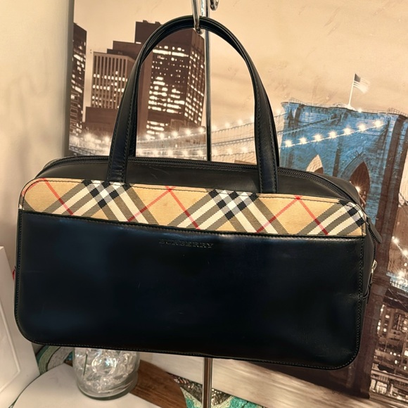 Burberry tote 👜 hand bag A Black Leather and Burberry canvas a beautiful piece. - Picture 1 of 15
